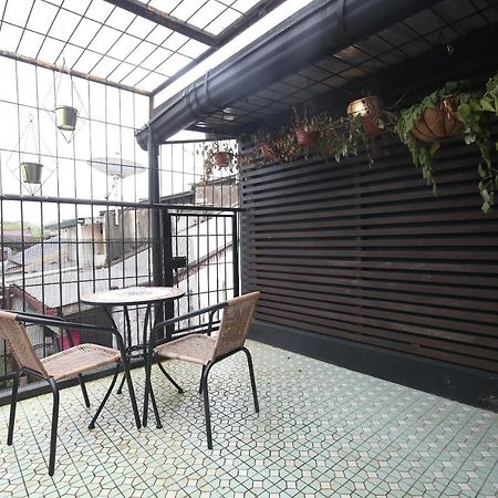 Spot On 90141 Threehouse Bed & Breakfast Кучинг Екстериор снимка