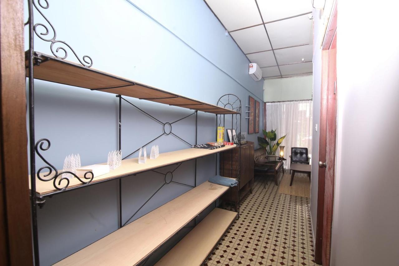 Spot On 90141 Threehouse Bed & Breakfast Кучинг Екстериор снимка