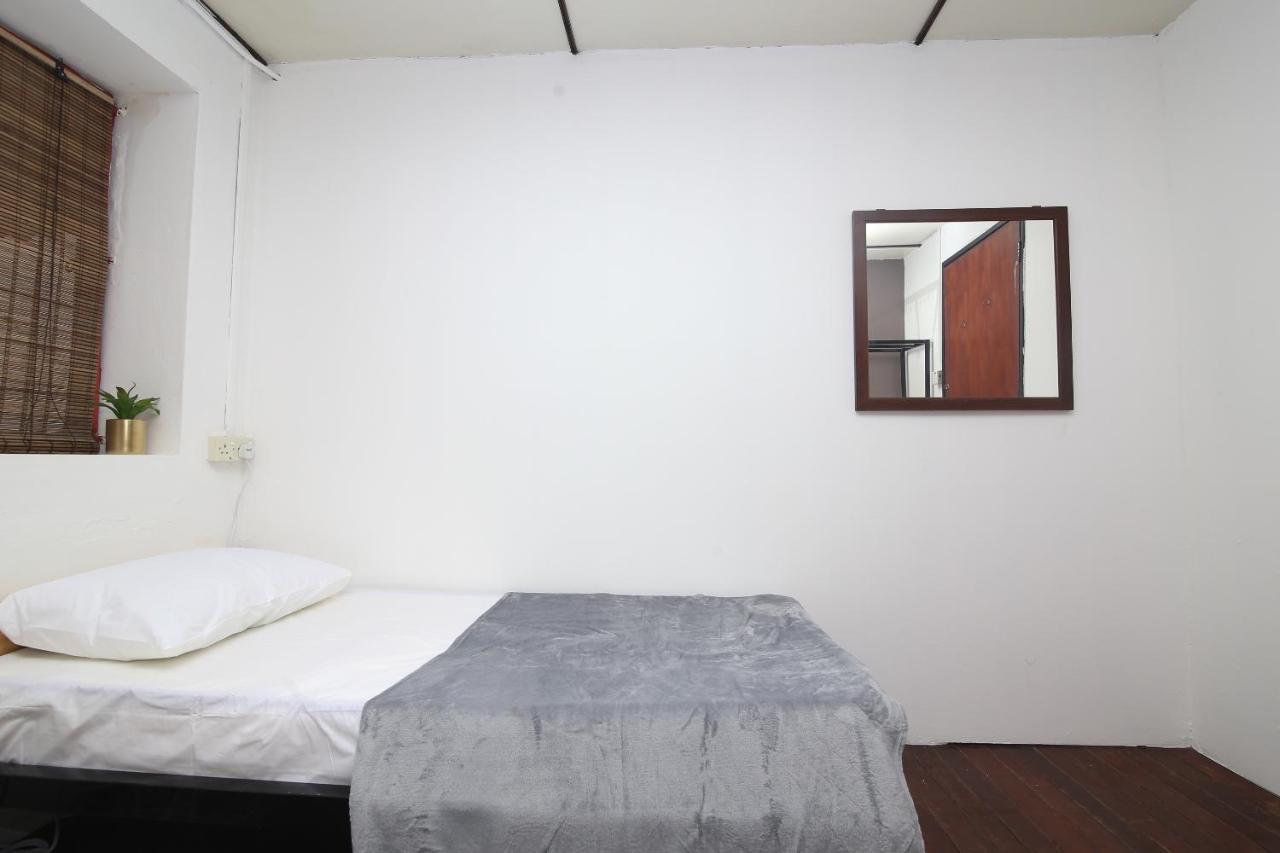 Spot On 90141 Threehouse Bed & Breakfast Кучинг Екстериор снимка