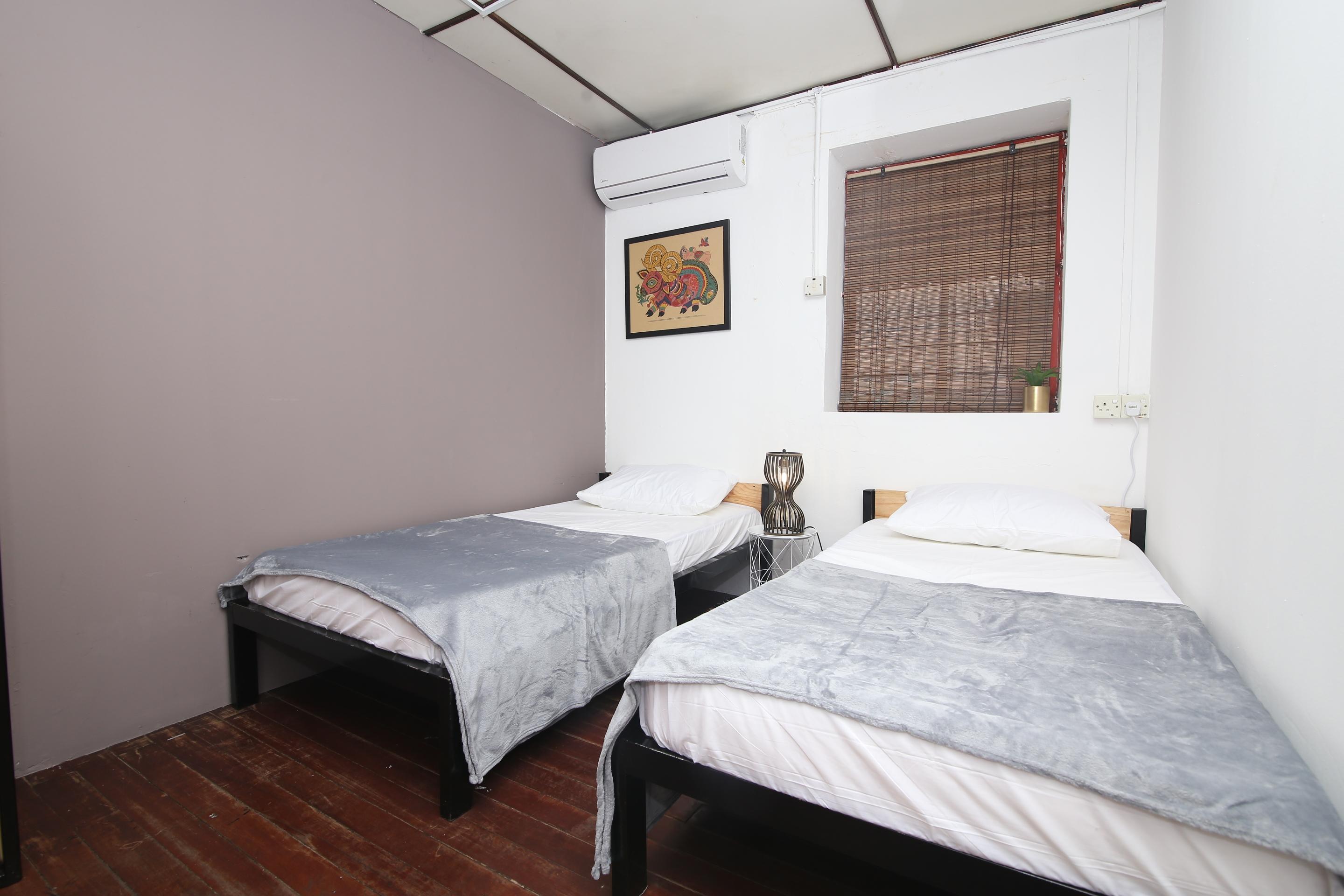 Spot On 90141 Threehouse Bed & Breakfast Кучинг Екстериор снимка