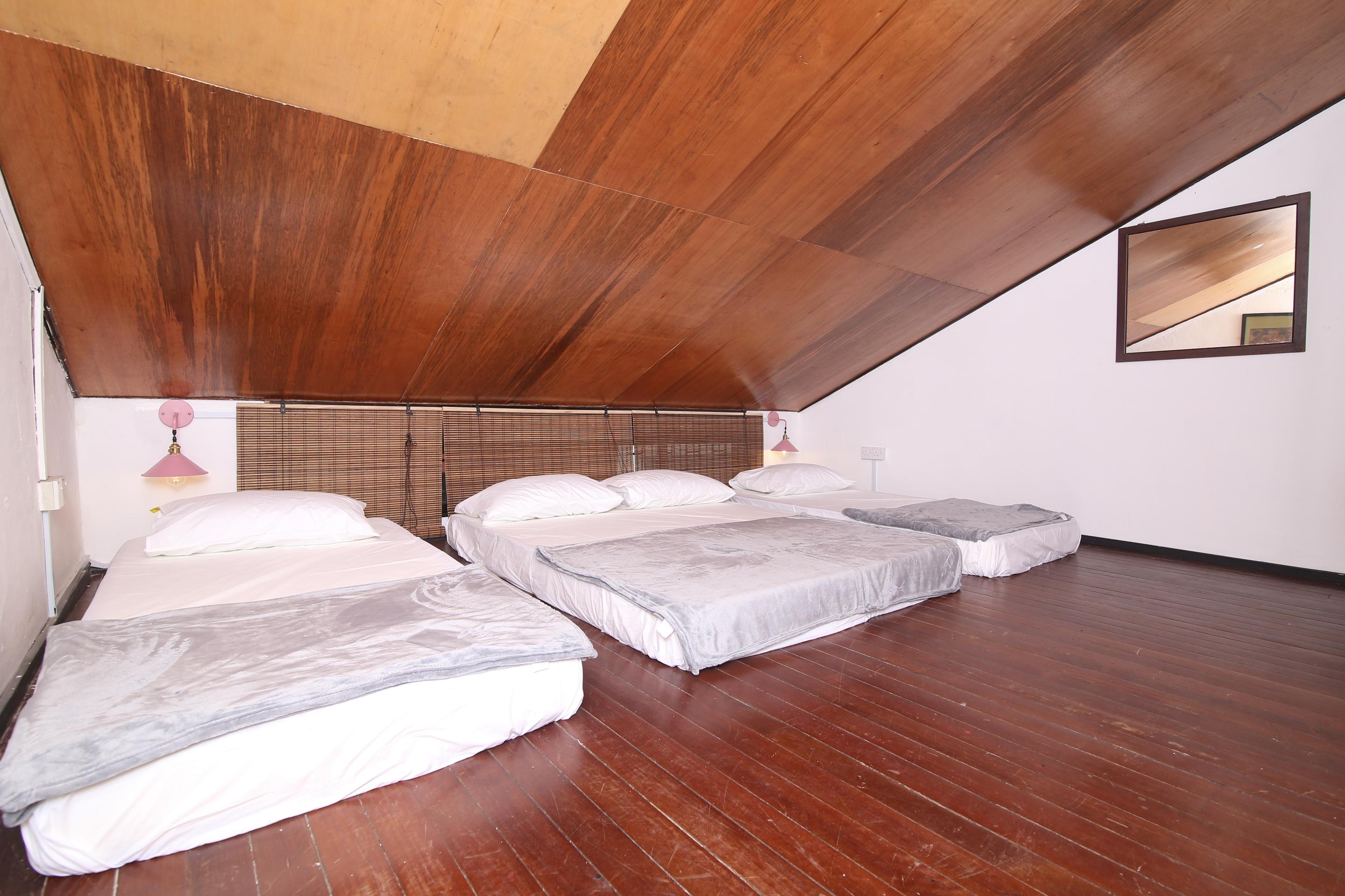 Spot On 90141 Threehouse Bed & Breakfast Кучинг Екстериор снимка