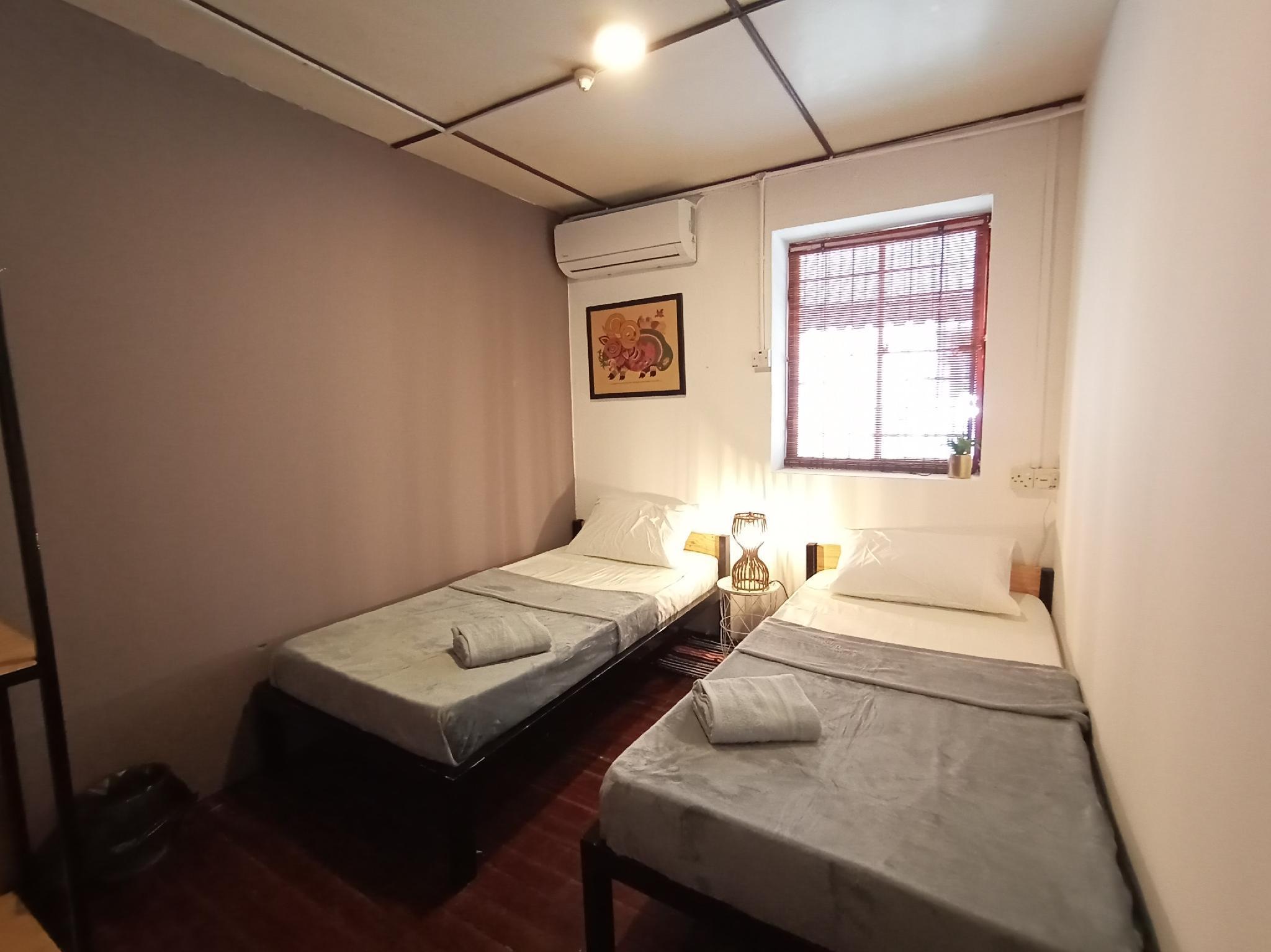 Spot On 90141 Threehouse Bed & Breakfast Кучинг Екстериор снимка