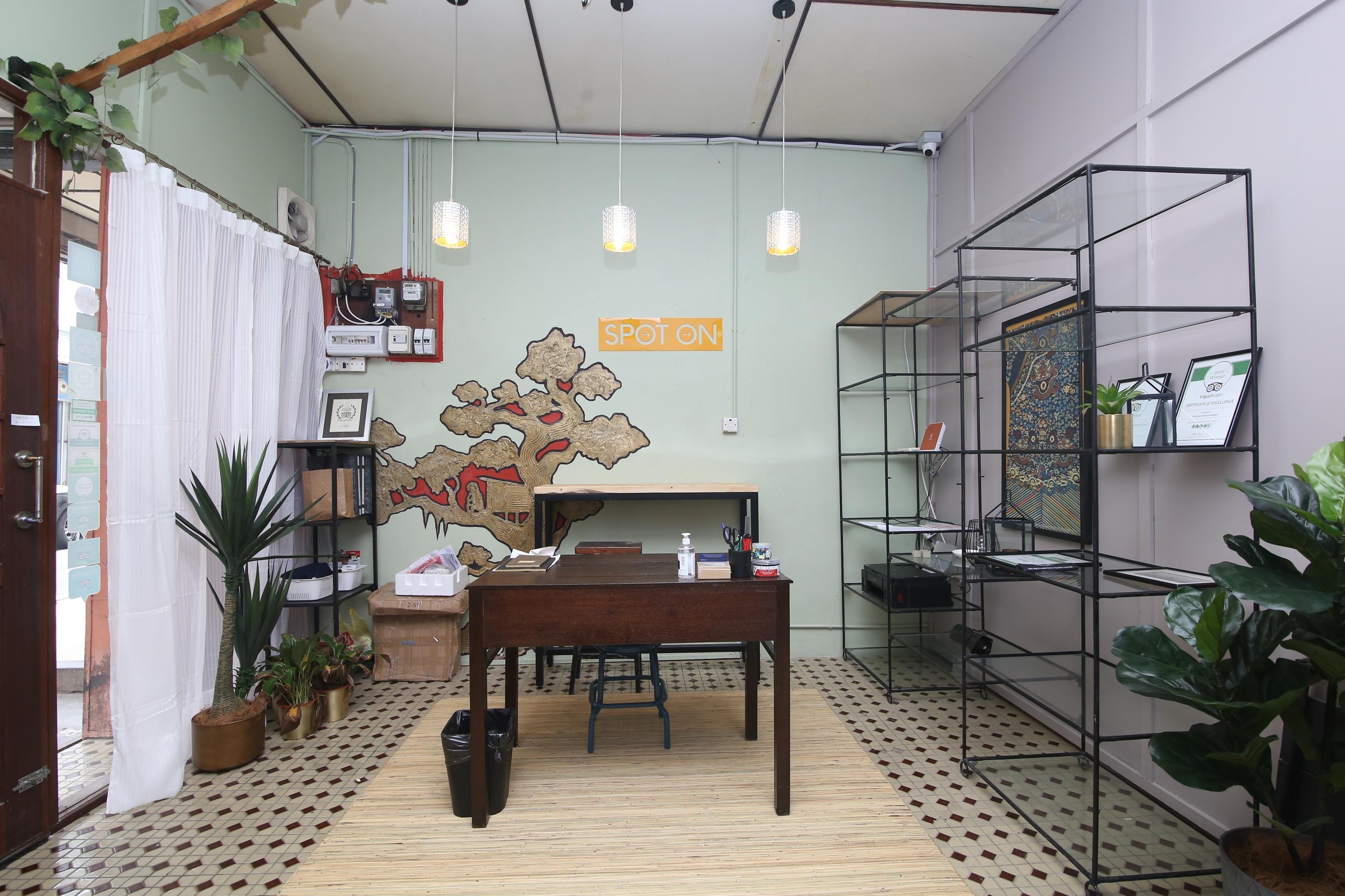 Spot On 90141 Threehouse Bed & Breakfast Кучинг Екстериор снимка
